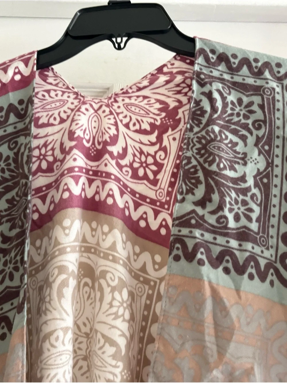 Do everything in love Multicolor Bandana-Print Kimono — Neutral & Purple Accents